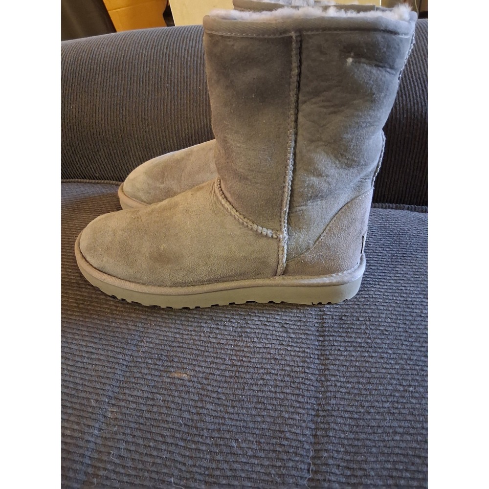 UGG Womens Classic Short 1005093 Sheepskin Pull On Leather Gray Boots‎ Size US 7